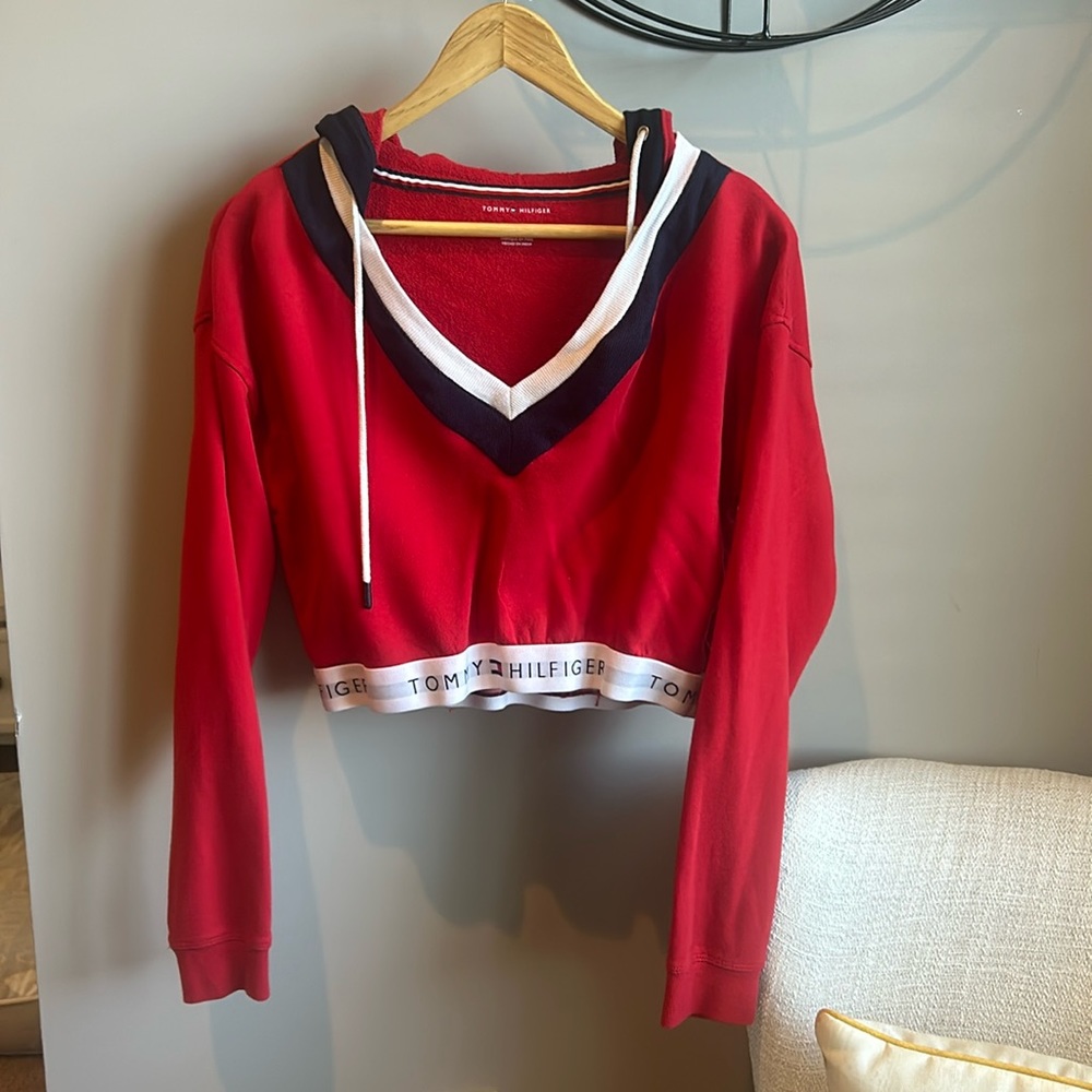 Tommy cropped Hoodie 58% cotton 42%poly  lightly used, good condition